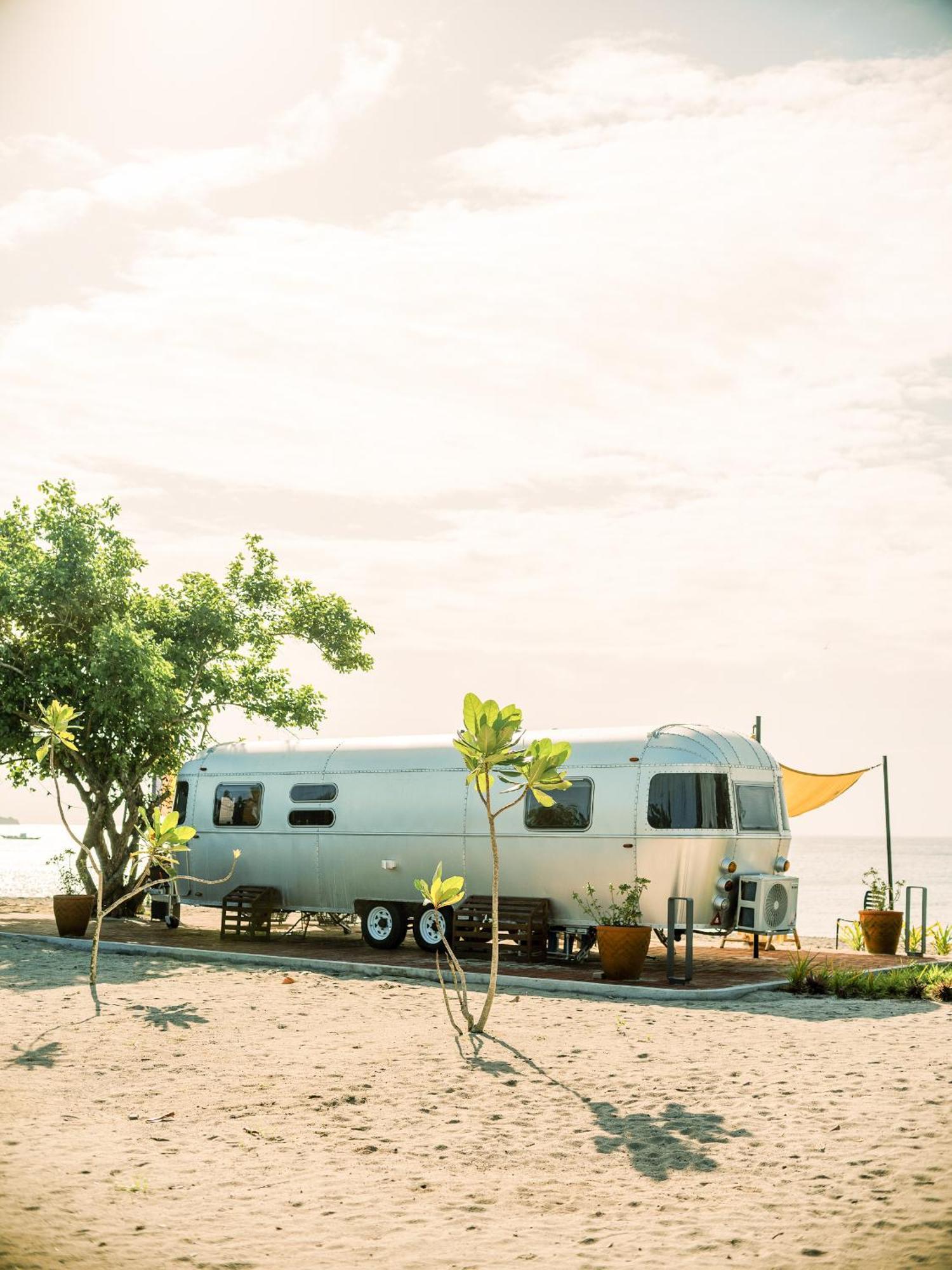 ホテル Camperisti Club Laiya サンフアン エクステリア 写真