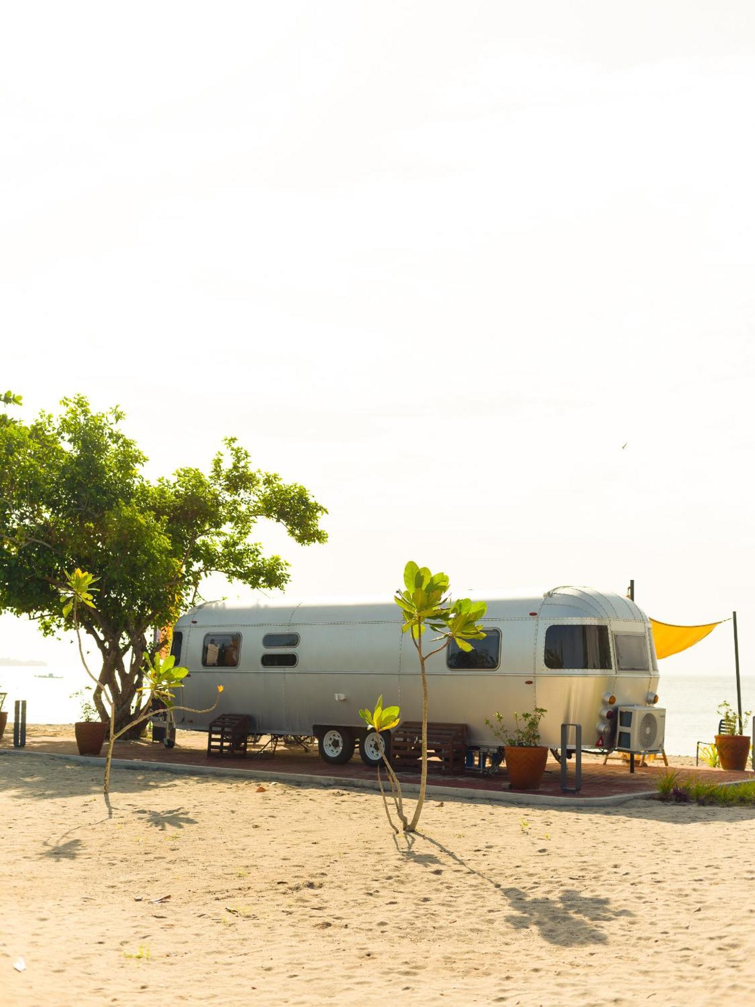 ホテル Camperisti Club Laiya サンフアン エクステリア 写真